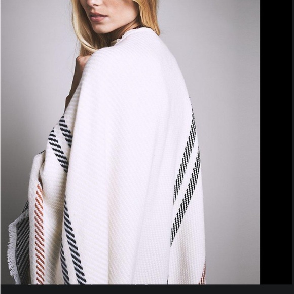 Free People Topanga Tassel Ruana (poncho) - Picture 4 of 5